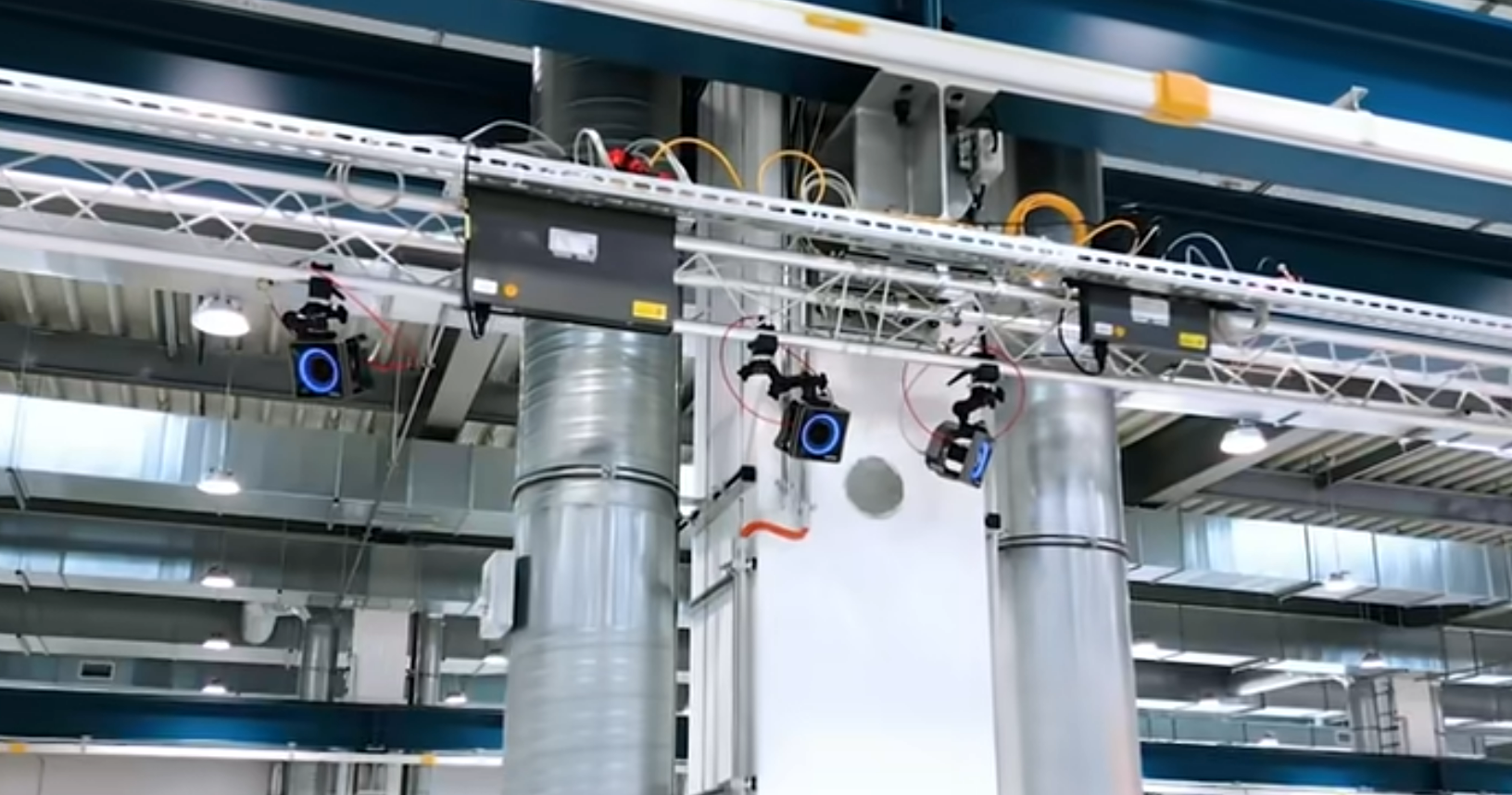 尊龙凯时·虚拟动点赋能相助同伴解锁机械人一连空翻