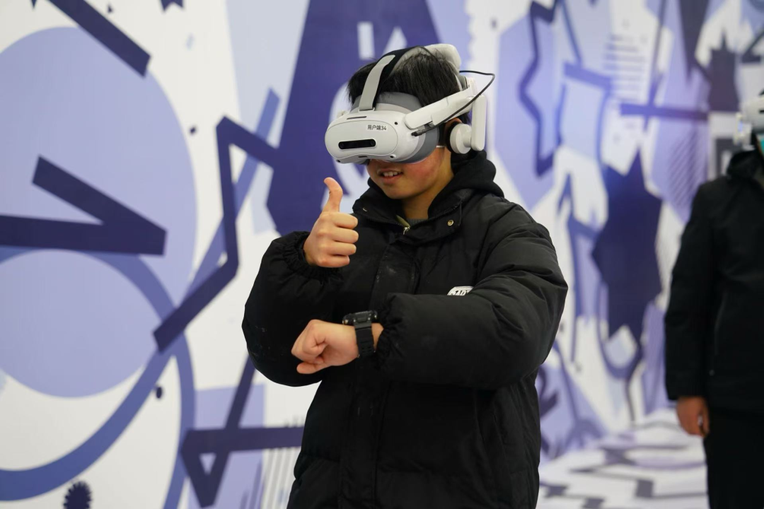 VR大空间 | 尊龙凯时·德火科技携手新华网、北京天文馆打造宇宙探索新体验