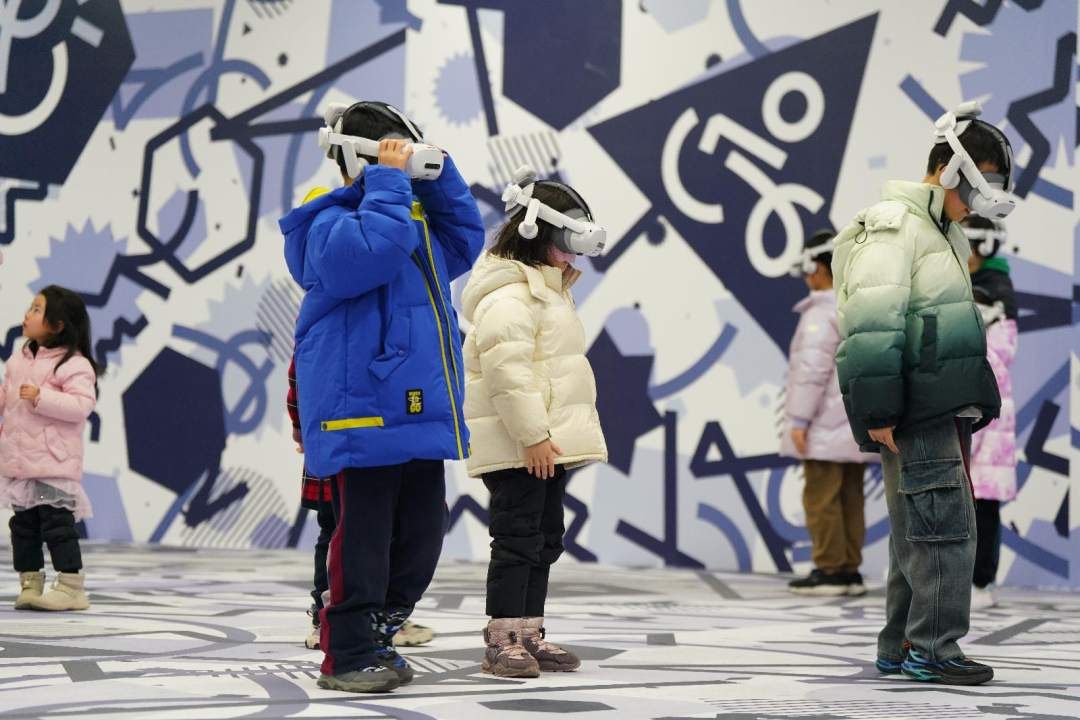 VR大空间 | 尊龙凯时·德火科技携手新华网、北京天文馆打造宇宙探索新体验