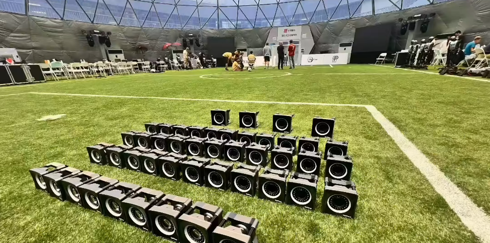 2005天下人形机械人运动会 为参赛步队提供赛前、赛中以及赛后的运动数据剖析和手艺包管